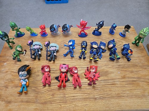 Masks lot 25 - pj, figures