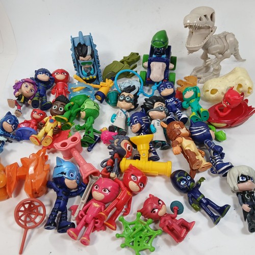 Masks toys lot 25 - toys, of