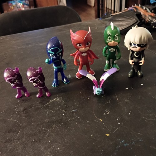 Masks figures toy - toy, lot