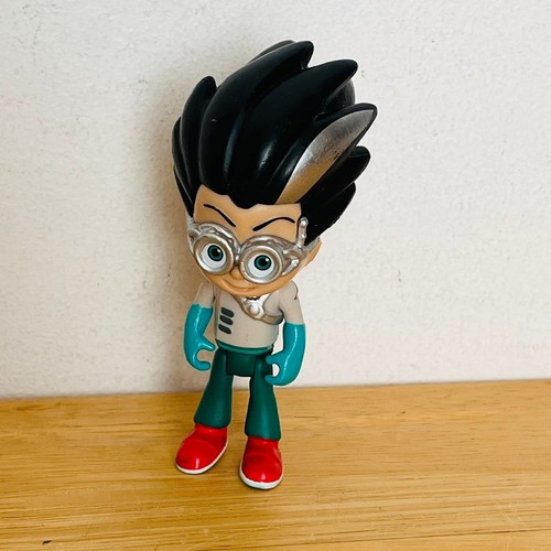 Romeo toy figure - , masks